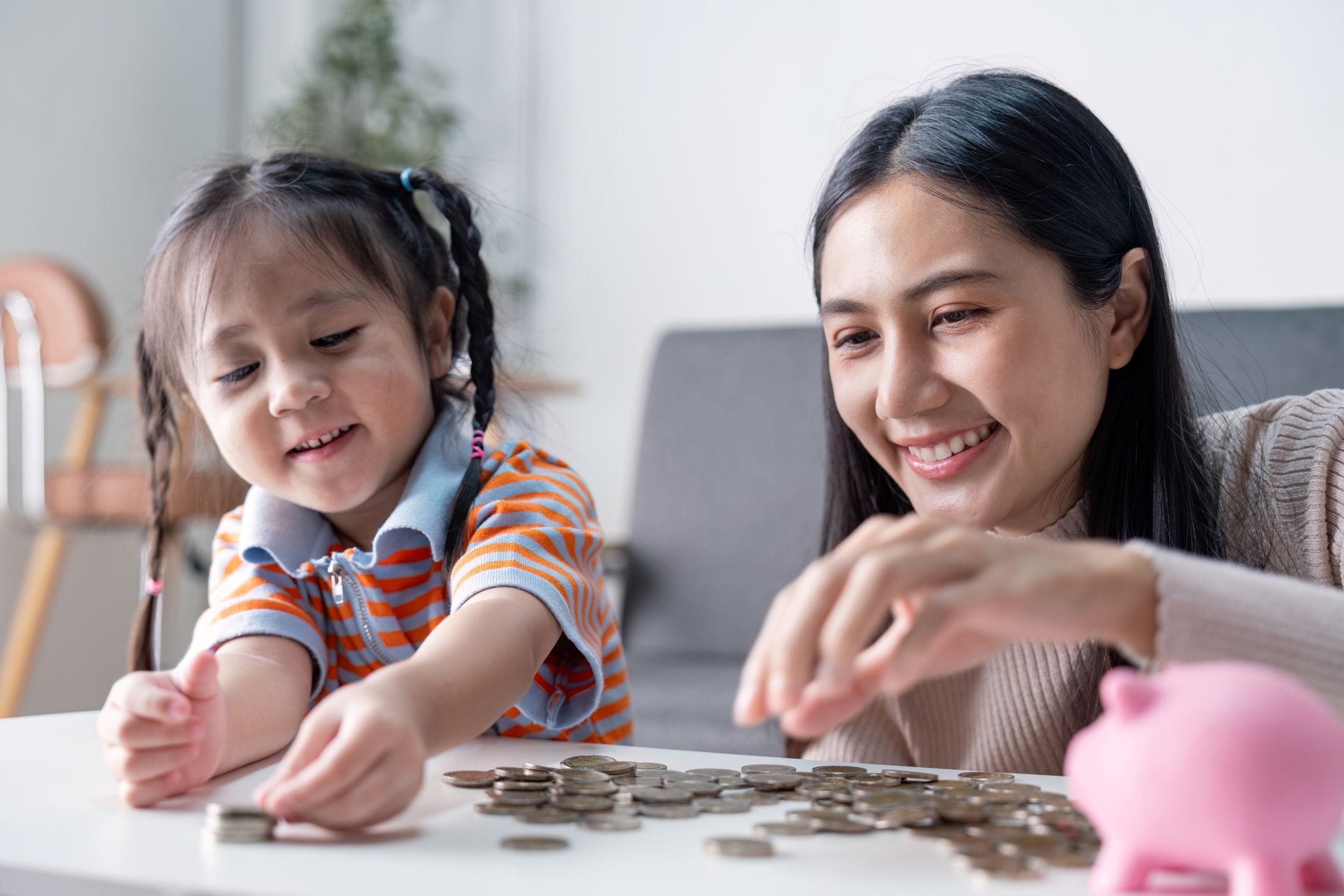 Raising Money-Smart Kids: A Parent’s Guide to Teaching Financial Confidence at Every Age